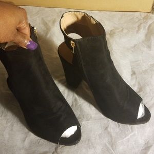 Peep toe, chuck heel